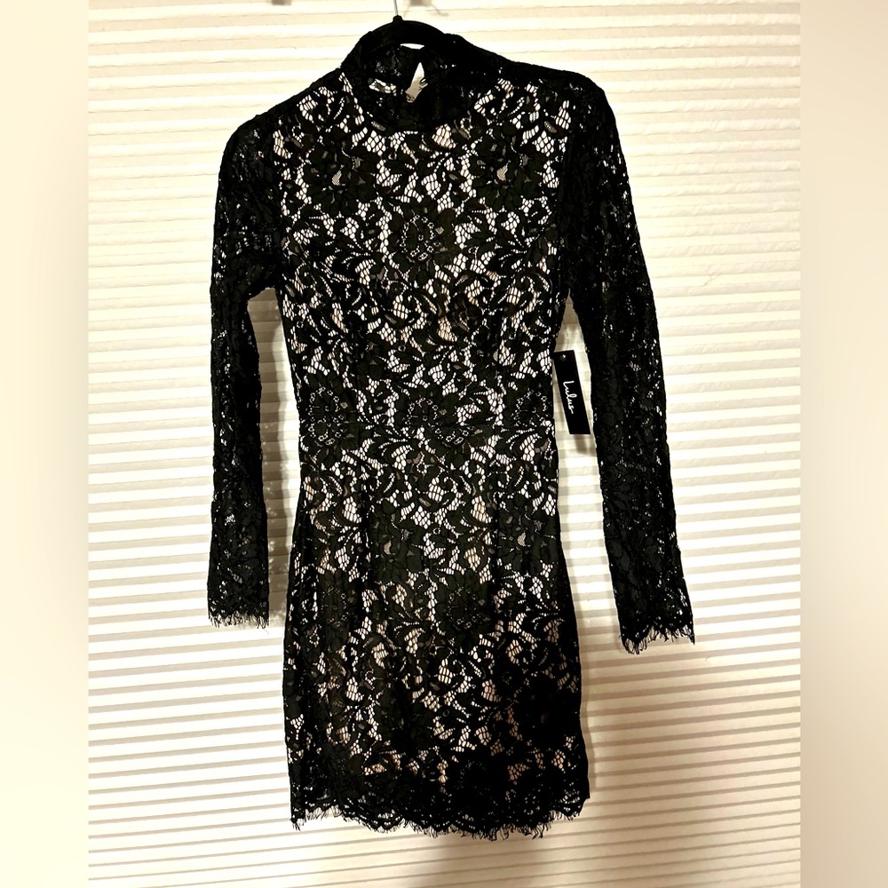 NWT LuLu’s Long sleeve Open Back Black Lace Cocktail Dress Small